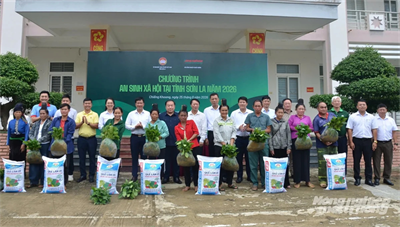 Báo Nông nghiệp và Môi trường trao sinh kế vùng khó khăn Sơn La