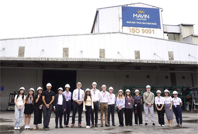 Australian students visit Mavin Austfeed Hung Yen factory