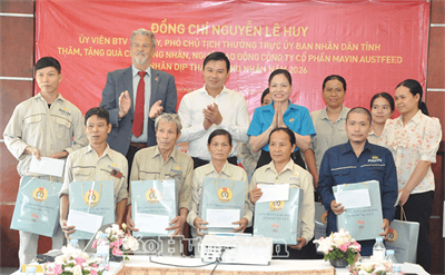 Lãnh đạo tỉnh Hưng Yên thăm, tặng quà người lao động Mavin nhân Tháng Công nhân 2026