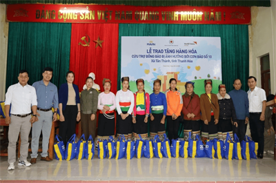 Mavin trao tặng hàng hóa cứu trợ đồng bào bị ảnh hưởng bởi bão số 10