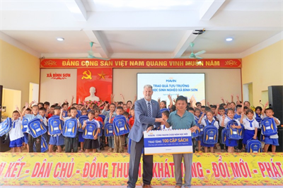 Mavin Celebrates the New School Year with Underprivileged Children in Anh Son District